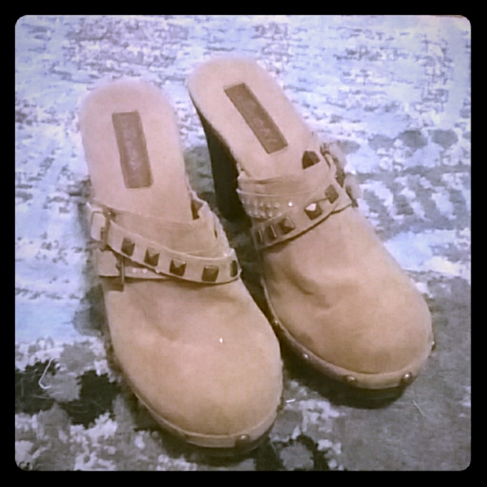 Unionbay heeled clogs